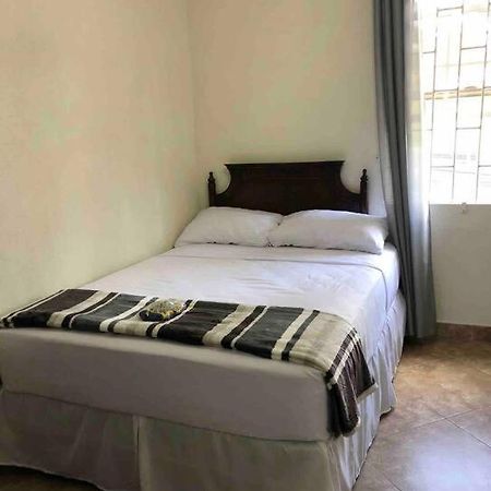 Kelly'S Studio Apartment - Rental Near Airport, Amenities And Bus Route サンフィリップ エクステリア 写真