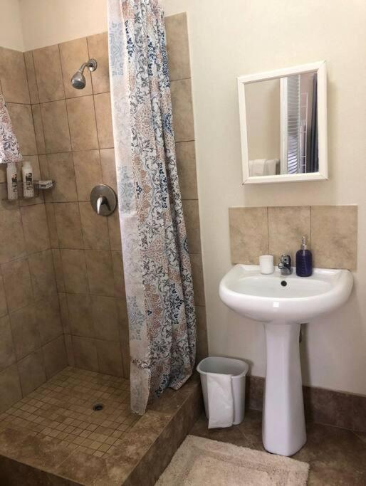 Kelly'S Studio Apartment - Rental Near Airport, Amenities And Bus Route サンフィリップ エクステリア 写真